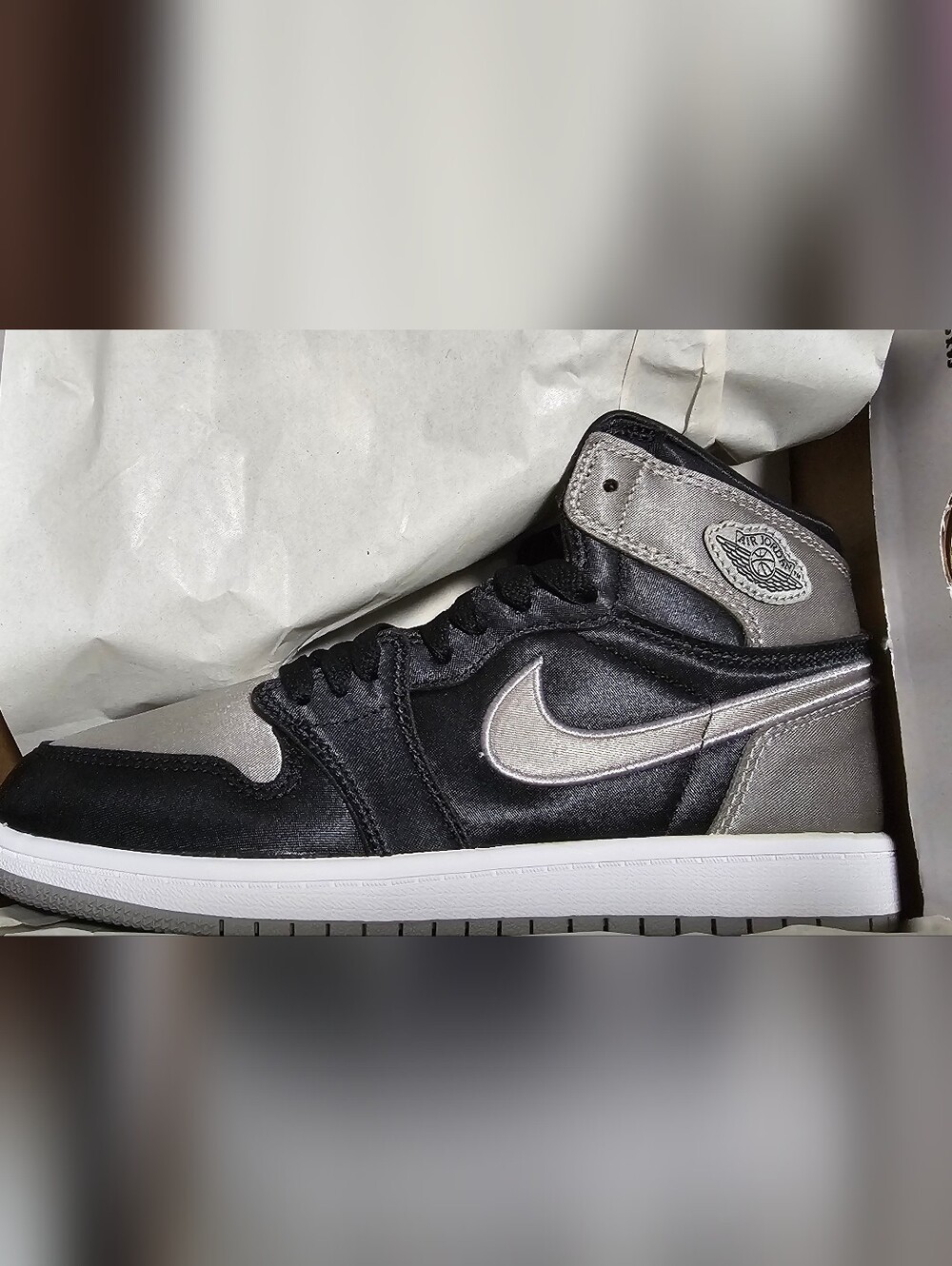 BNIB Nike Jordan 1 Retro High OG Black, Grey & White Size 3 (Youth) Retail $140 - Picture 5 of 8